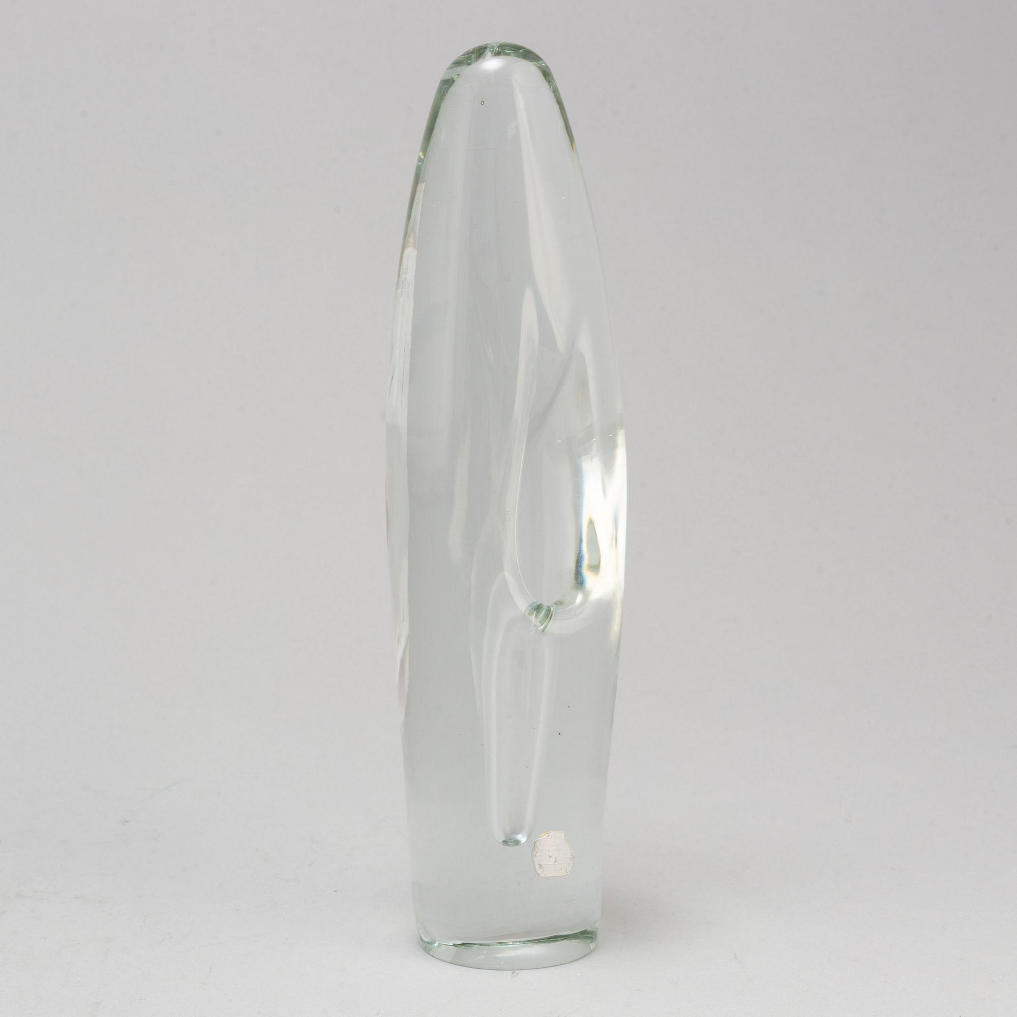 WIKTOR BERNDT, a glass vase from Flygsfors, 1959.