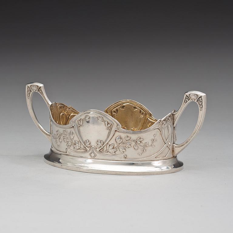 A Russian 20th century parcel-gilt jardiniere, marks of Chlebnikov, Moscow 1908-1917.