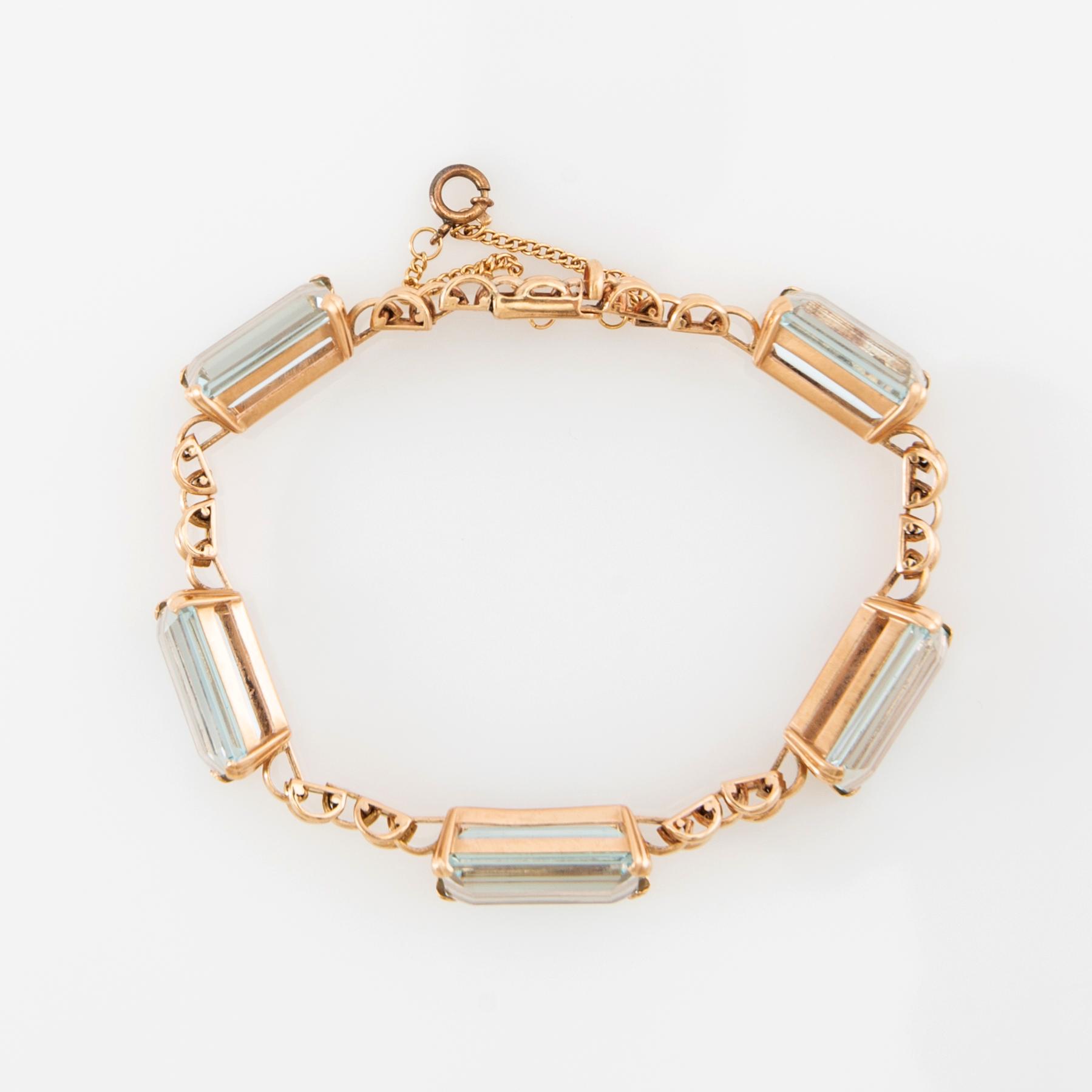 Bracelet 18K gold with step-cut aquamarines.