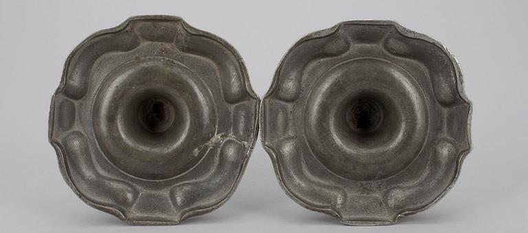 LJUSSTAKAR, ett par, tenn, Mellaneuropa 1700-tal.