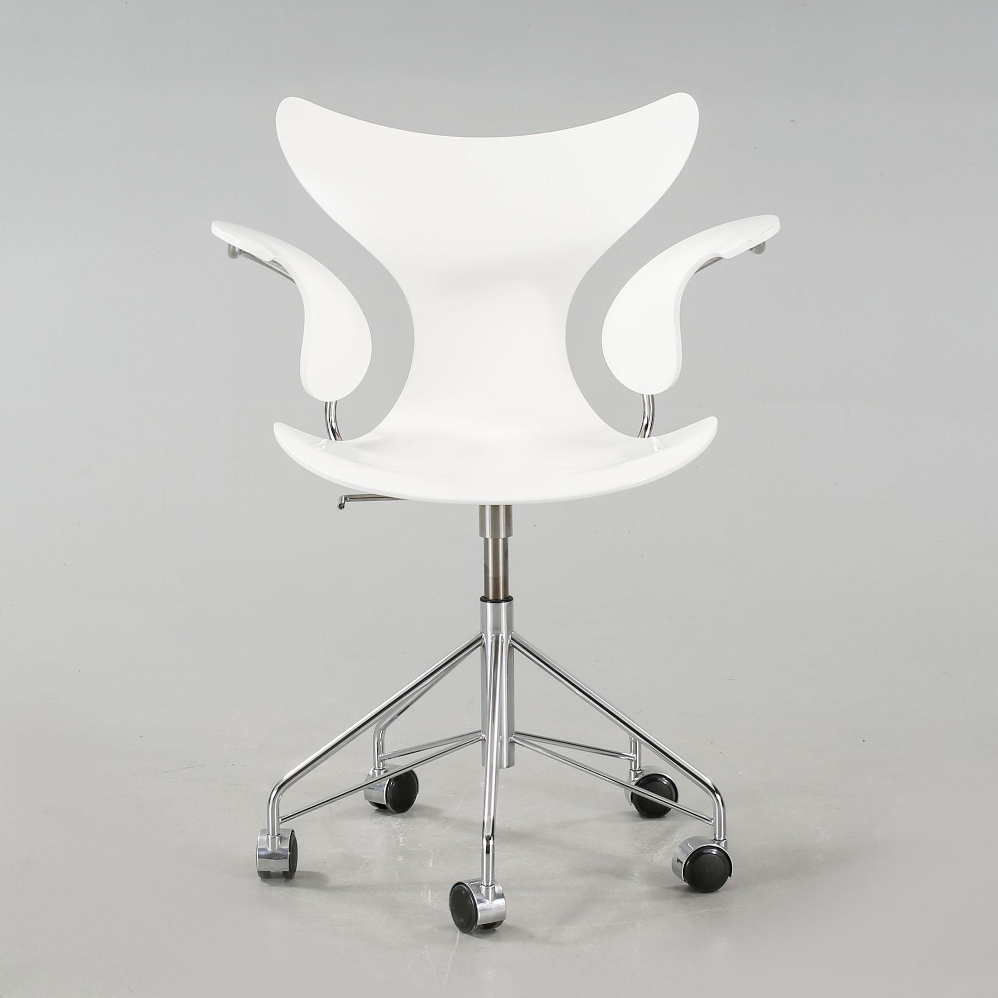 A "Måsen" office chair, designed by Arne Jacobsen for Fritz Hansen, made 2008.