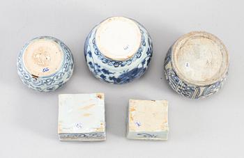 A group of five (3+2) blue and white jars and boxes with covers, Ming dynasty (1368-1644), 17th century.