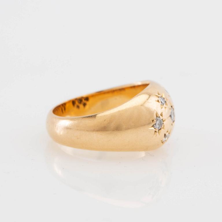 Ring, 18K gold set with round brilliant-cut diamonds.
