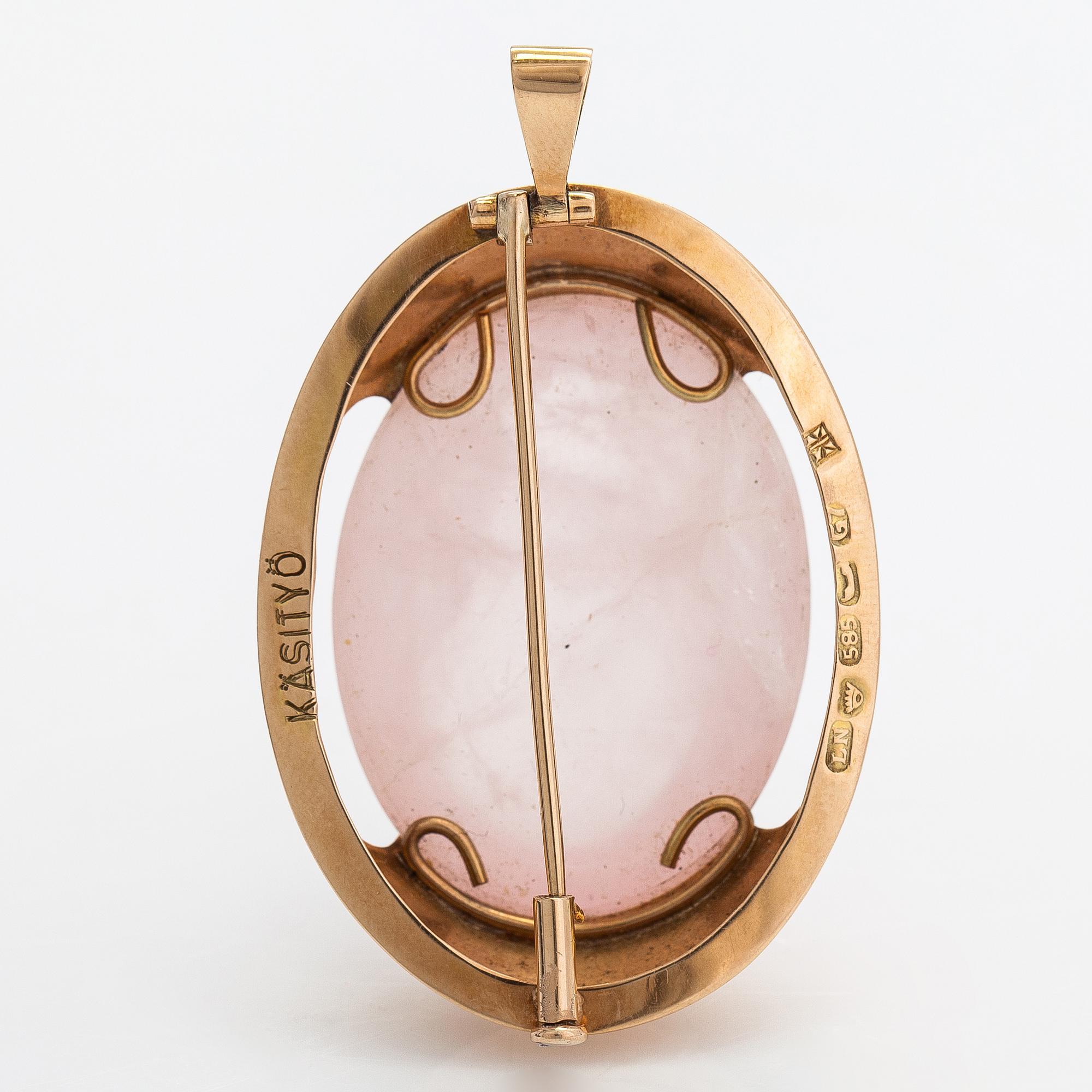 A 14K gold and rose quartz pendant. Kaunis koru, Helsinki 1960.