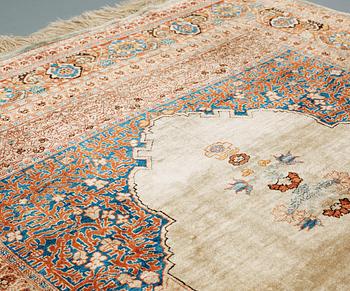 ANTIQUE SILKE TABRIZ.