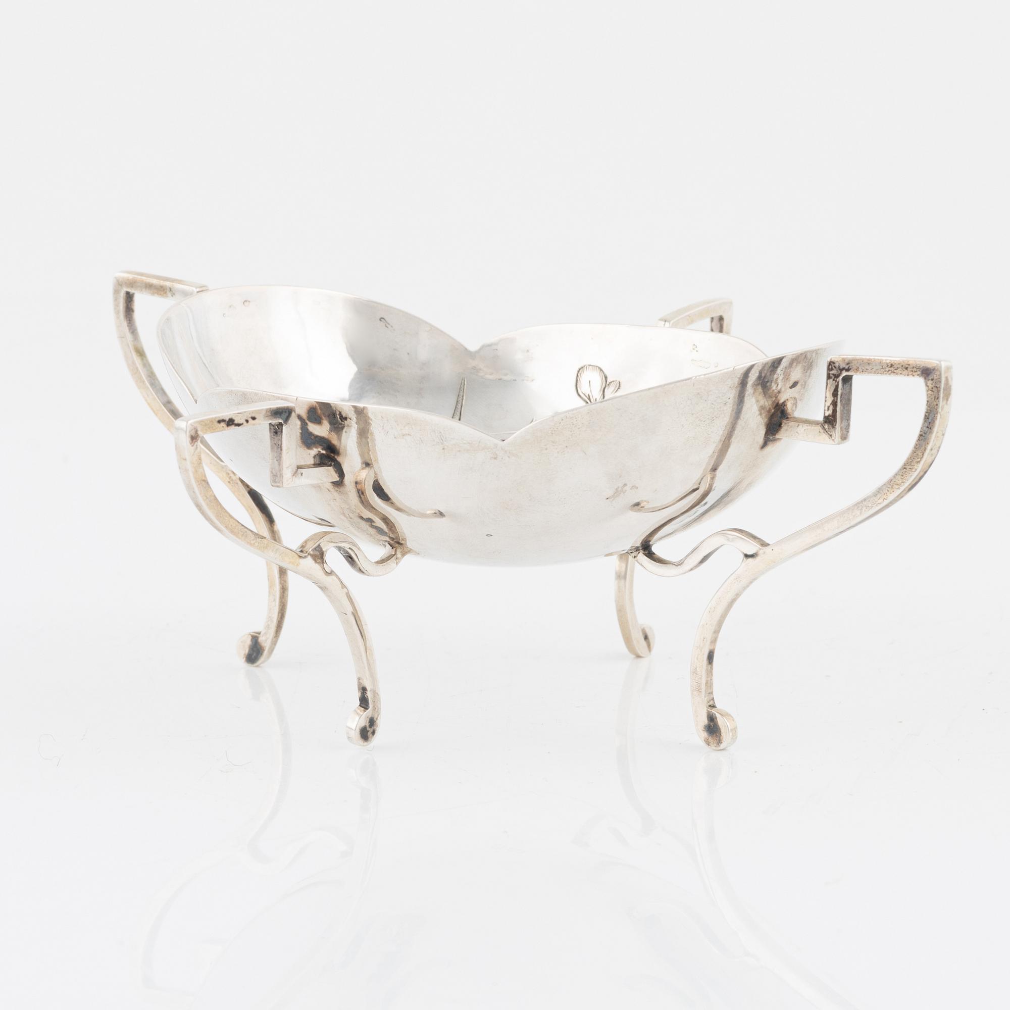 An early 20th century Chinese silver bowl, mark of Wing Nam & Company, Hong Kong.