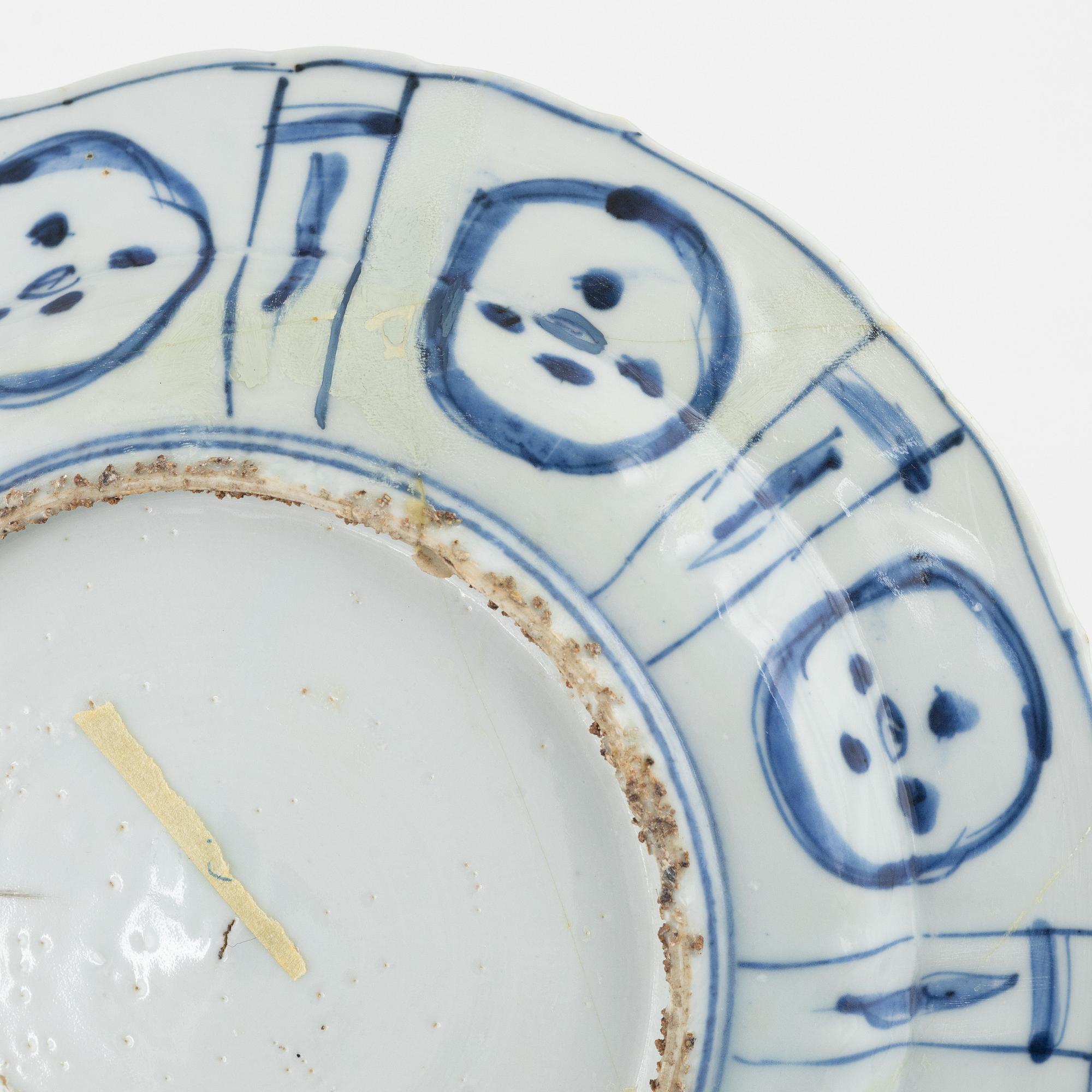 Six blue and white porcelain plate and two small bowl, Ming dynasty, Wanli (1572-1620).