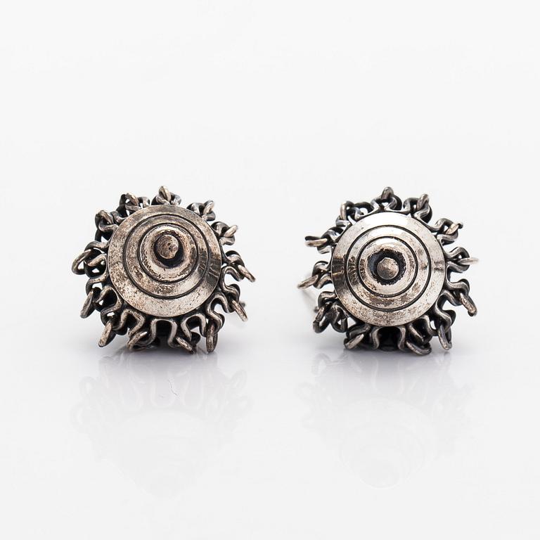 Kalevala Koru, korvakorut, hopeaa.