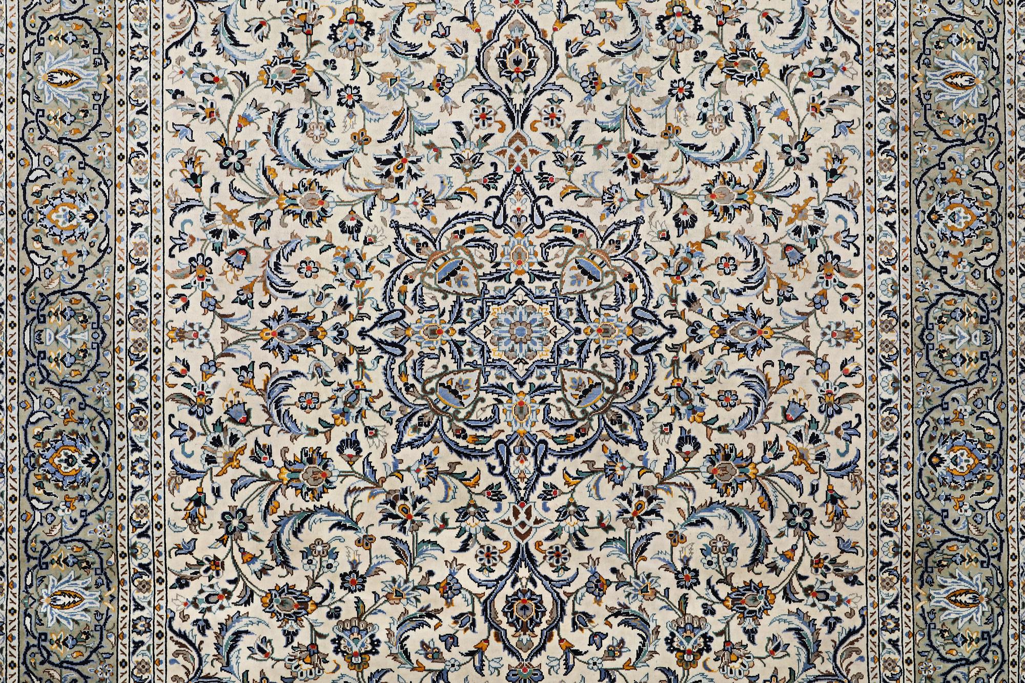 Matta, Kashan, ca 345 x 241 cm.