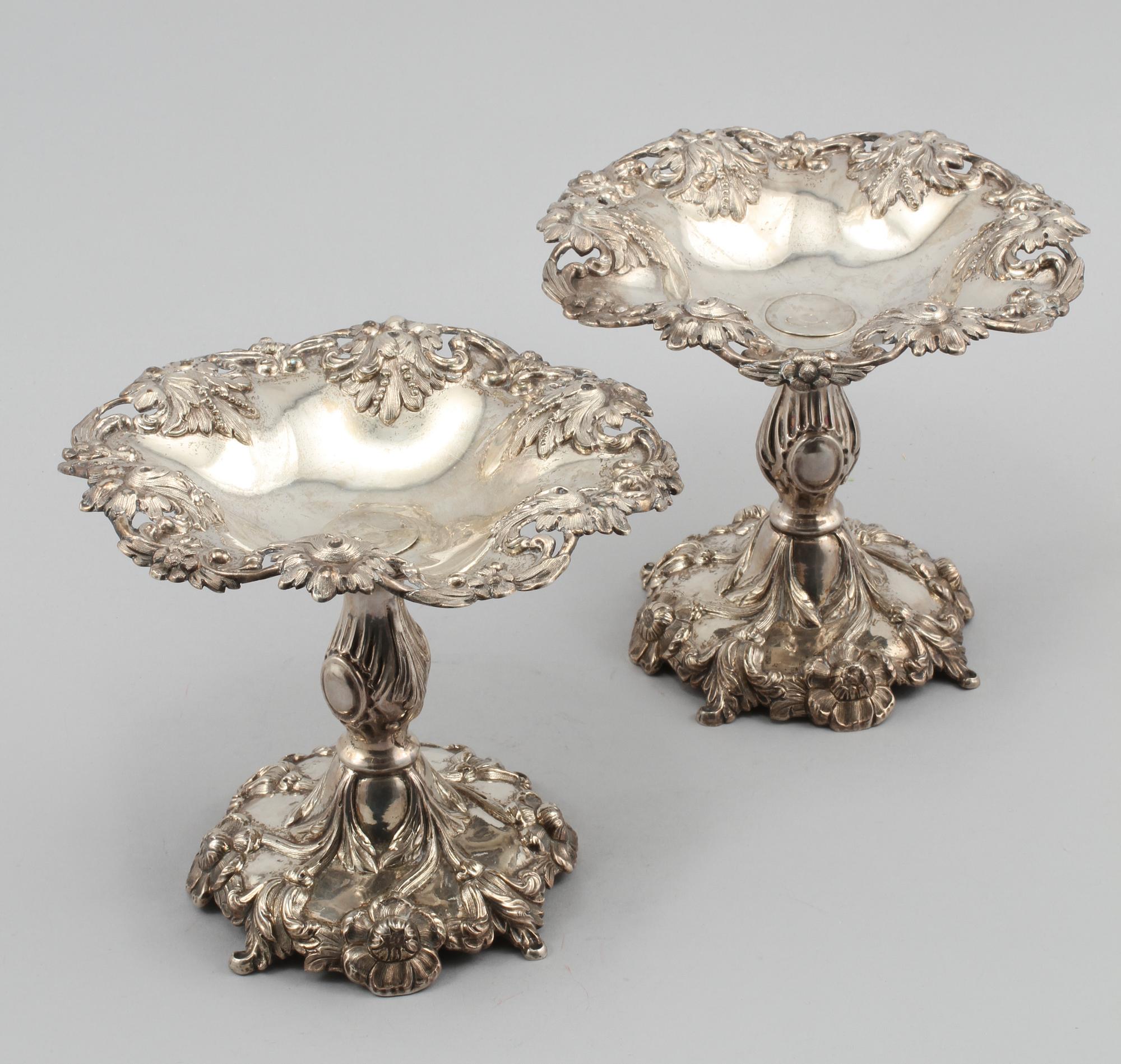 STRÖSKÅLAR, ett par, silver, Christoffer Creutz, Stockholm, 1861. Vikt 488 g.