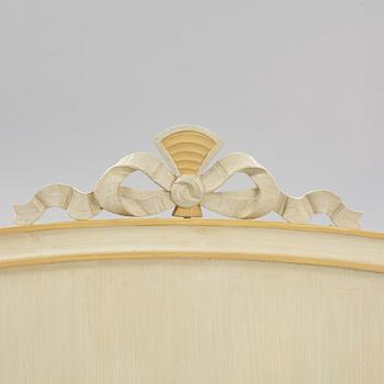 Sovrumsmöblemang, 4 delar, gustaviansk stil, sent 1900-tal.