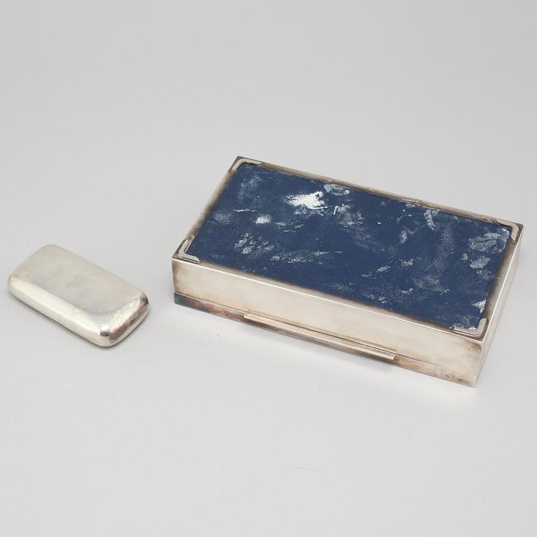 A silver box and a snuffbox, partly C G Hallberg in Stockholm, 1960.