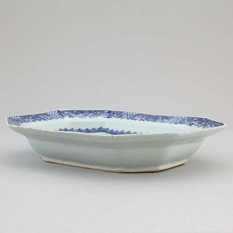 Two blue and white export porcelain serving dishes, Qing dynasty, Qianlong (1736-95).