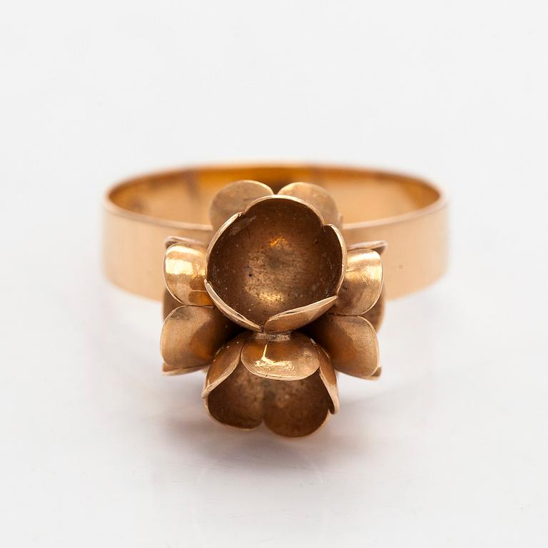 Liisa Vitali, sormus, "Kevät", 14K kultaa, Westerback, Helsinki 1971.
