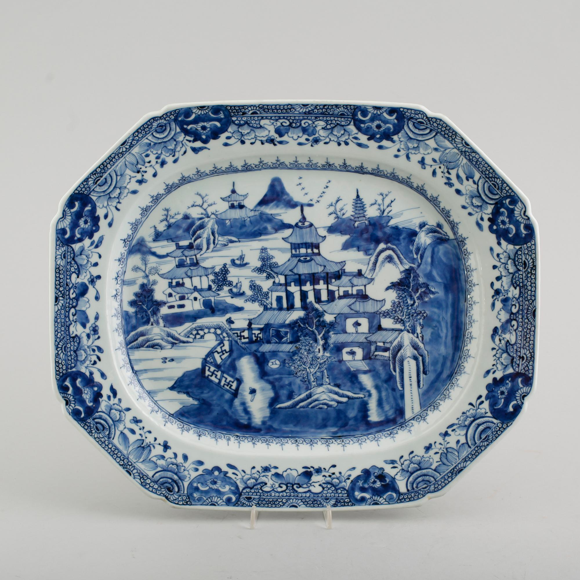 STEKFAT, porslin, Kina, Qianlong 1736-1795.