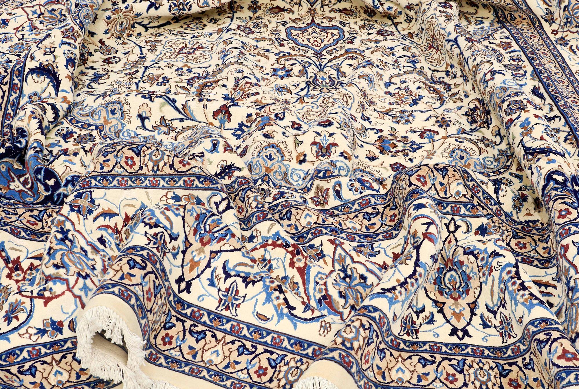 A CARPET, Nain part silk, s.k 9 LAA, 588 x 393 cm.