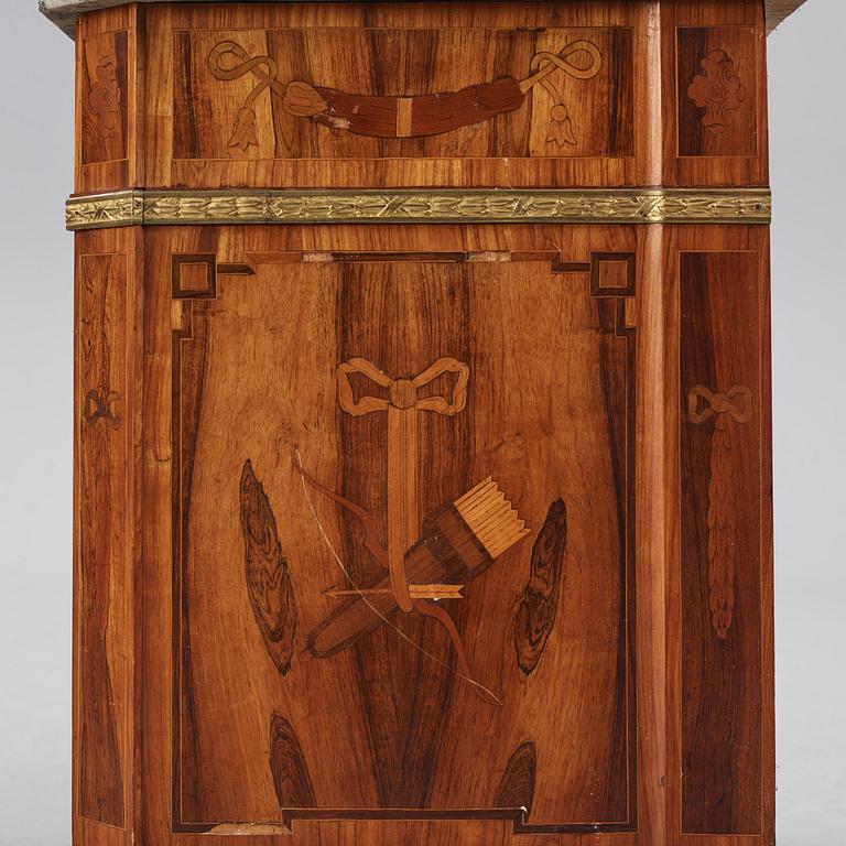 A Gustavian marquetry commode attributed to G. Foltiern (master in Stockholm 1771-1804).