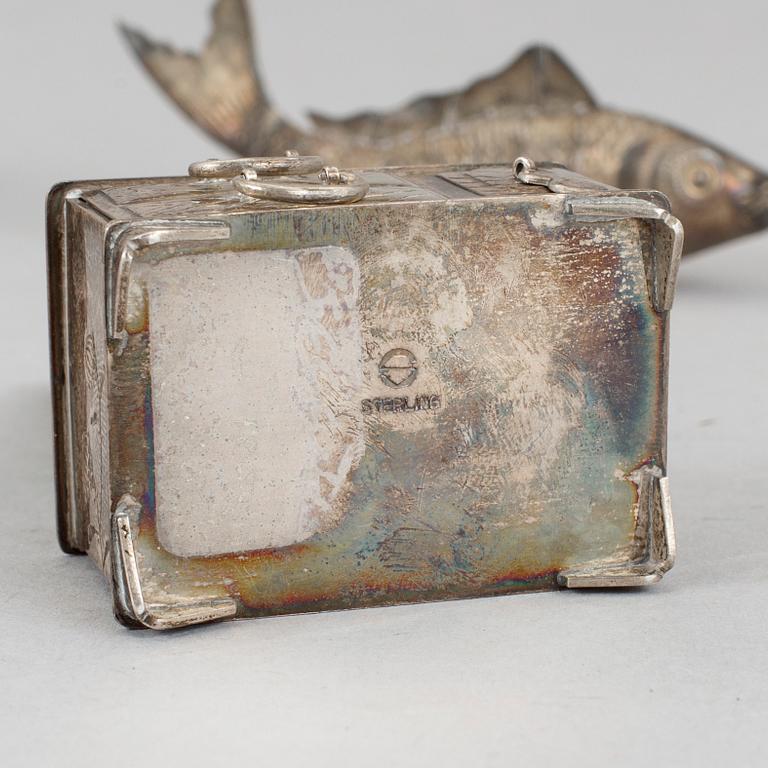 MINIATYRER, fem stycken, silver. Japan, tidigt 1900-tal.