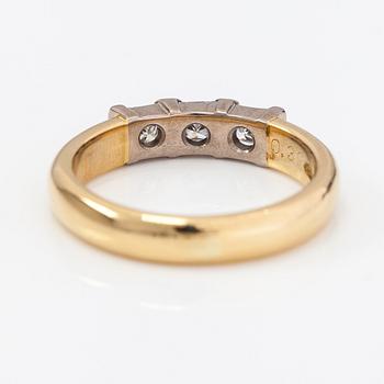 Sormus, 18K kultaa, princesshiottuja timantteja n. 0.39 ct yht. Kultakeskus, Tampere 2007.
