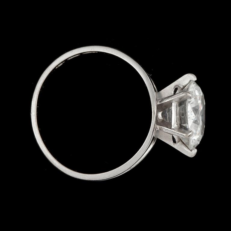 A solitaire diamond app. 4.14 cts ring. Quality app. F/VS2-SI1.