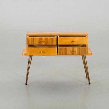 A 1940-50'S SIDEBOARD.