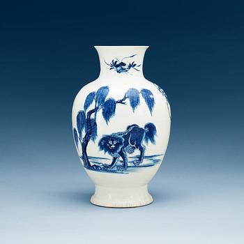 A blue and white vase, Qing dynasty.