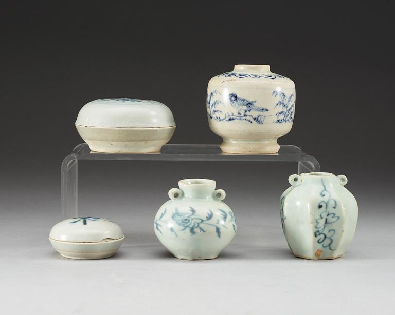 A set of six blue and white boxes with covers and vases, Ming dynasty.