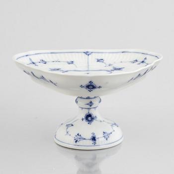 A 'Blue Fluted' porcelain centerpiece bowl, Royal Copenhagen, model 22 / 28, 1893-1900.