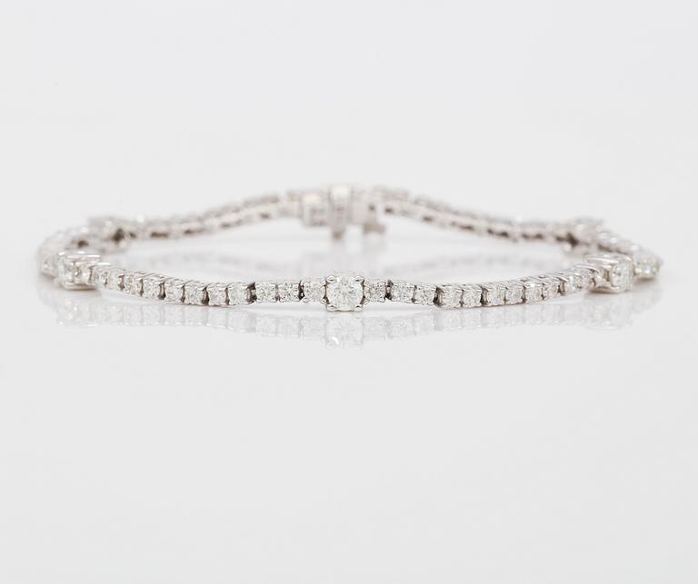 ARMBAND, briljantslipade diamanter totalt ca 3,00 ct.