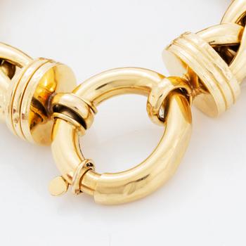18K gold bracelet.