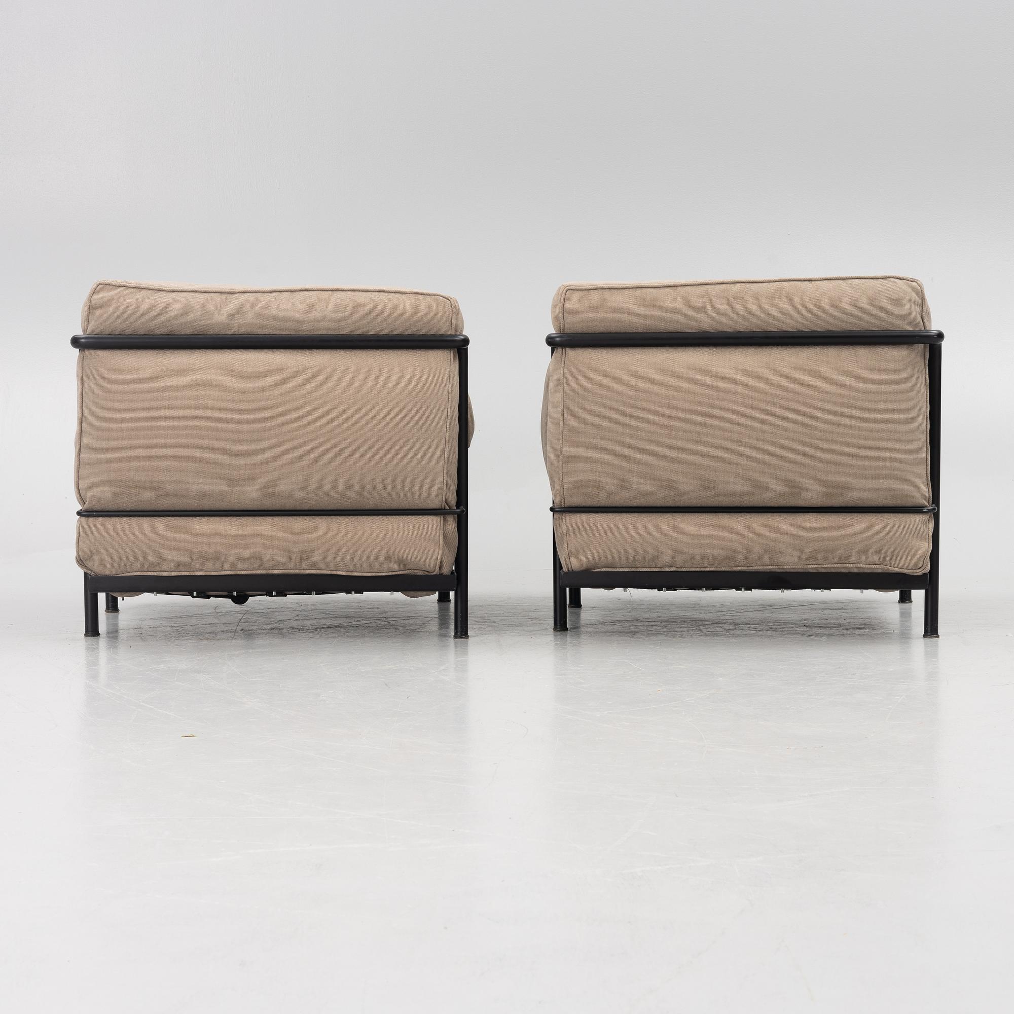 Le Corbusier, Charlotte Perriand & Pierre Jeanneret, fåtöljer, ett par, "LC3", Cassina, 2006.