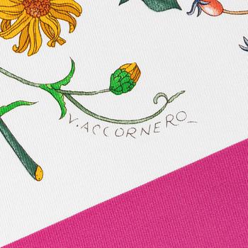 Gucci, a 'Flora' twill silk scarf.