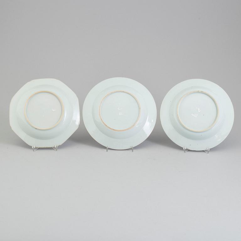 Two blue and white export porcelain soup plates and a plate, Qing dynasty, Qianlong (1736-95).
