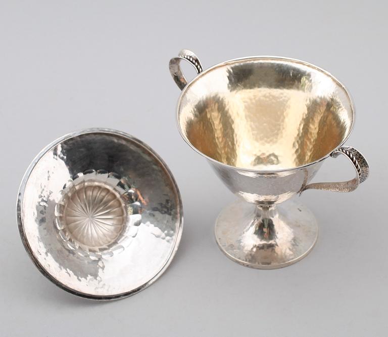 BONBONJÄR, silver, svenska importstämplar, 1900-talets första hälft. Vikt ca 251 gram.