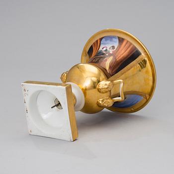 KORISTEUURNA, posliinia, 1800-luvun puoliväli.