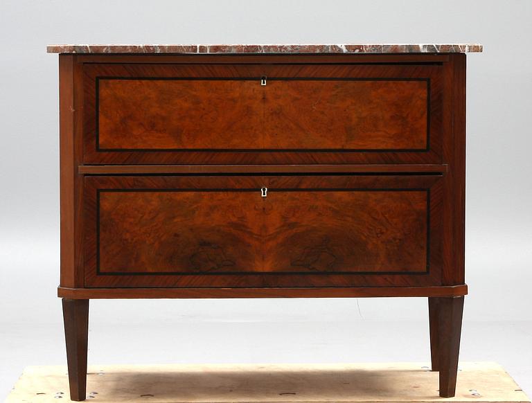 BYRÅ, gustaviansk stil, 1900-tal.