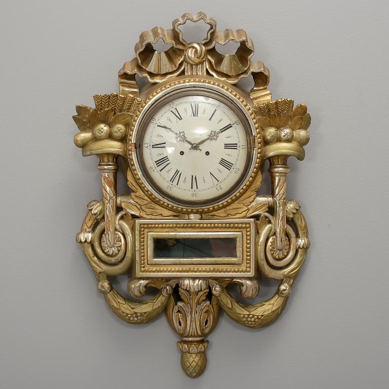 VÄGGPENDYL. Empire, 1800-talets första hälft.