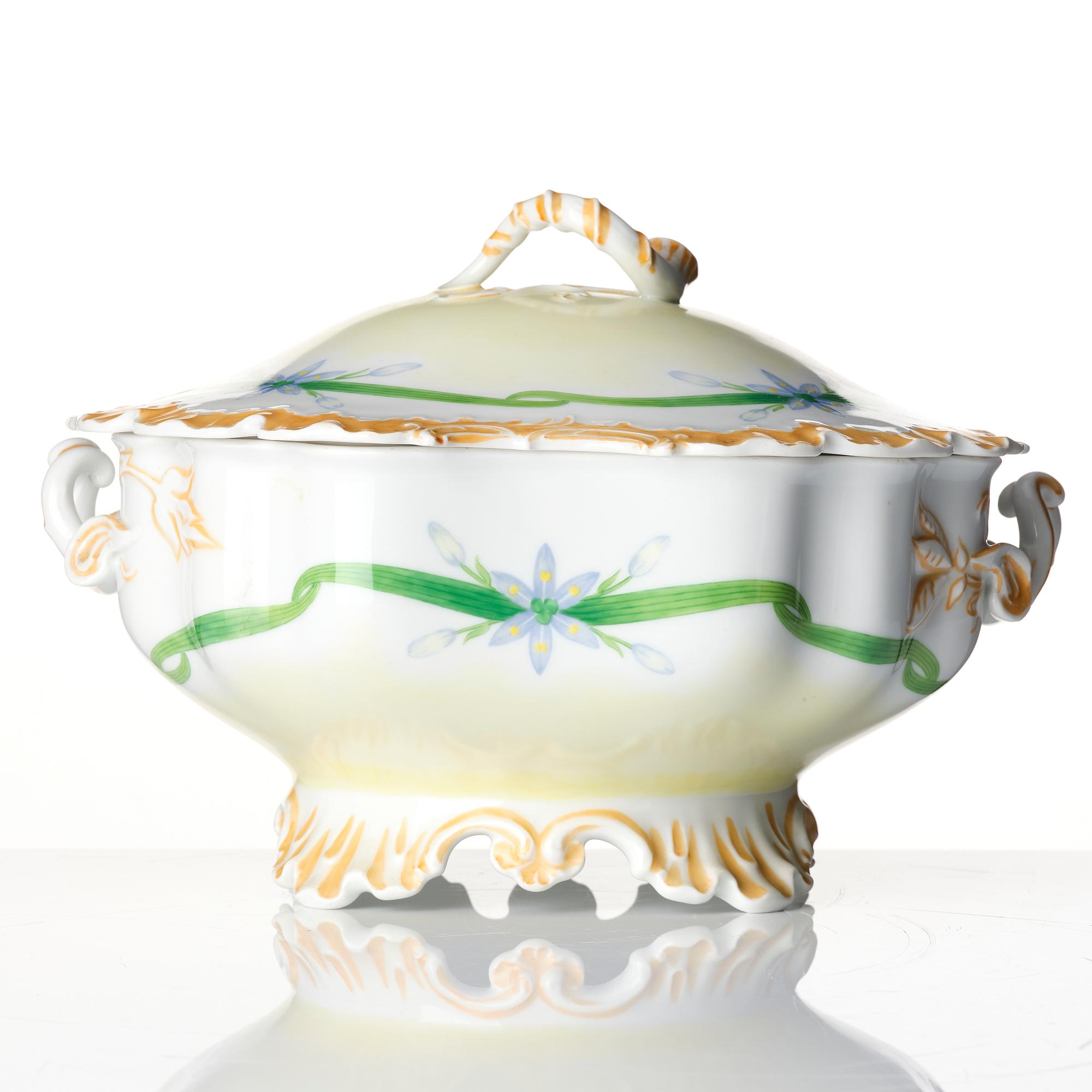 A porcelain tureen with cover, Monbijou Bavaria, signed and dated Emma Leffler 1901.