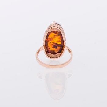 RING, 14K guld, bärnsten. Sovjetiska stämplar.