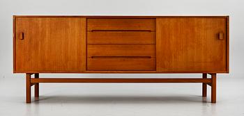 SIDEBOARD, "Arild", Nils Jonsson för Troeds, Bjärnum, 1900-talets tredje kvartal.