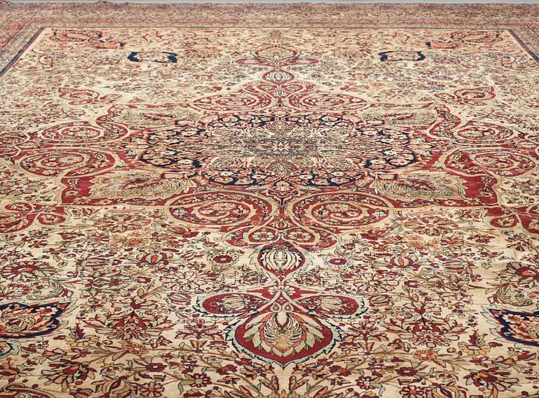 A carpet, an antique Kerman Laver, ca 677-688,5 x 510,5-526 cm.