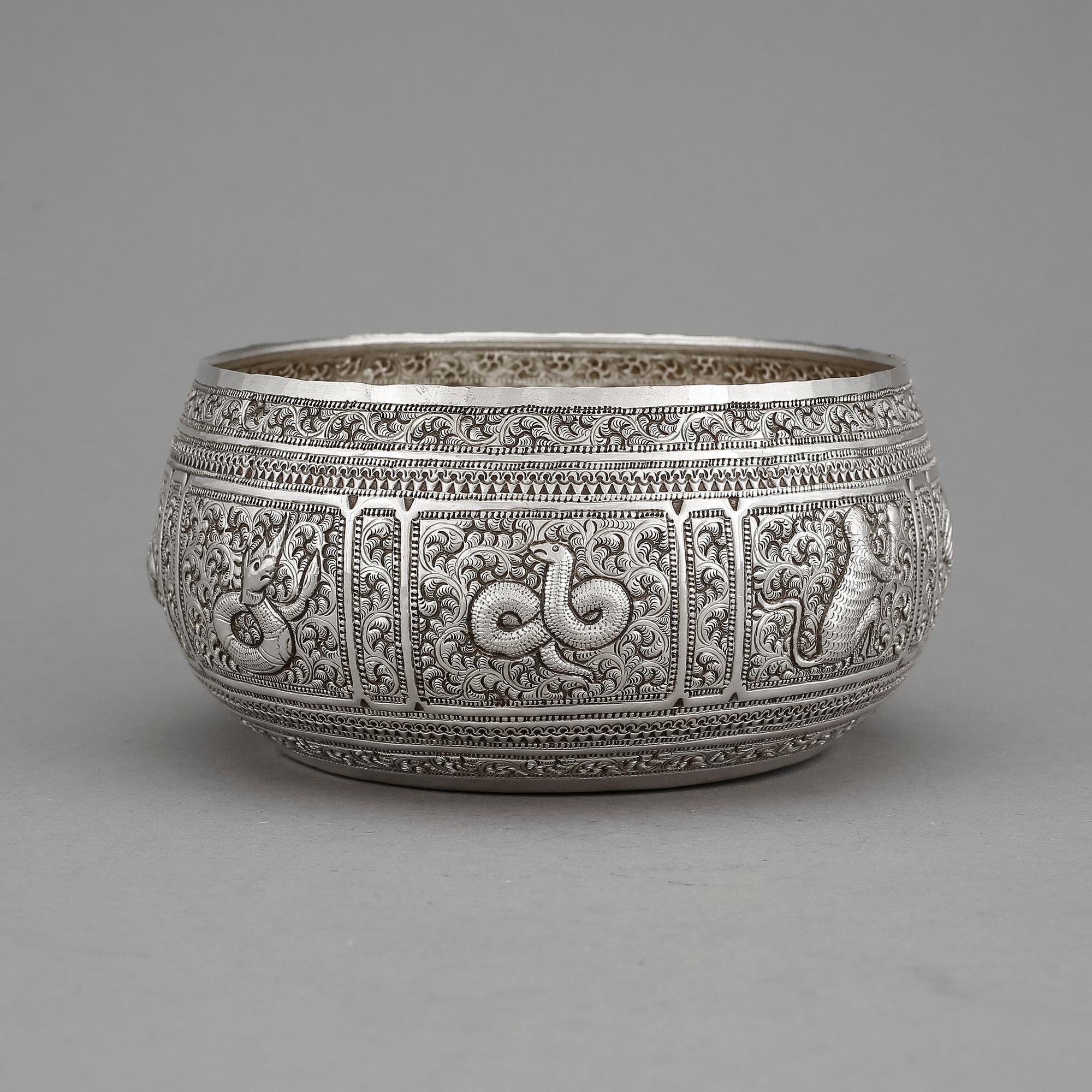 SKÅL, silver, troligen Thailand, 1900-tal. Vikt ca 220g.