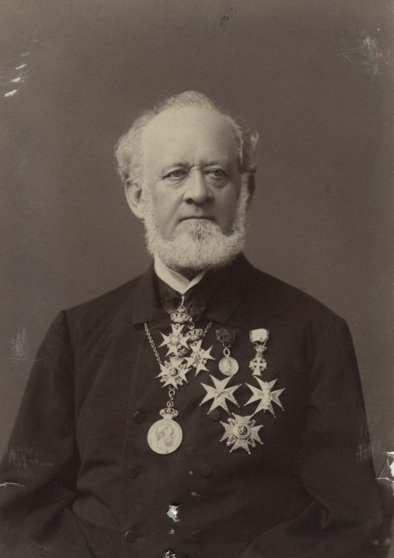 The Royal Illis Quorum medal in gold with chain awarded to Ludvig Berckhan Falkman.