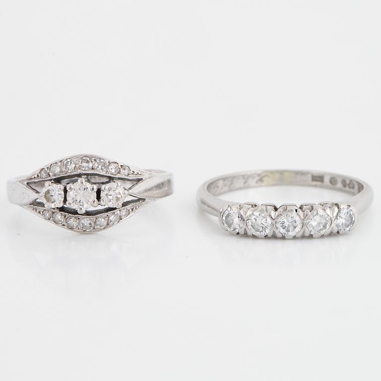 Two diamondrings.