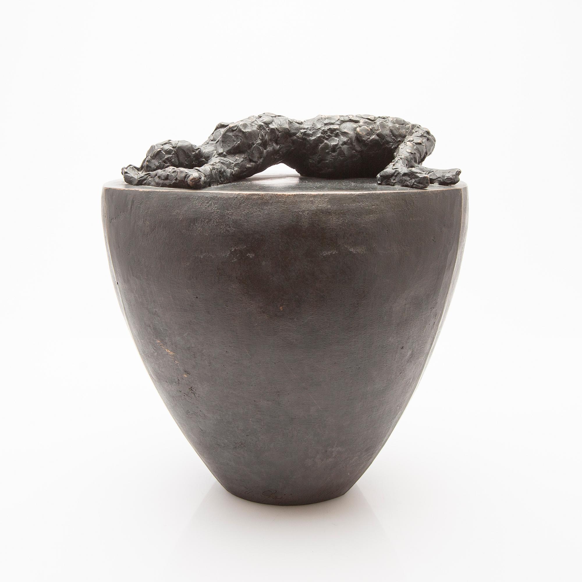Vivianne Geijer, Recumbent model, bronze.