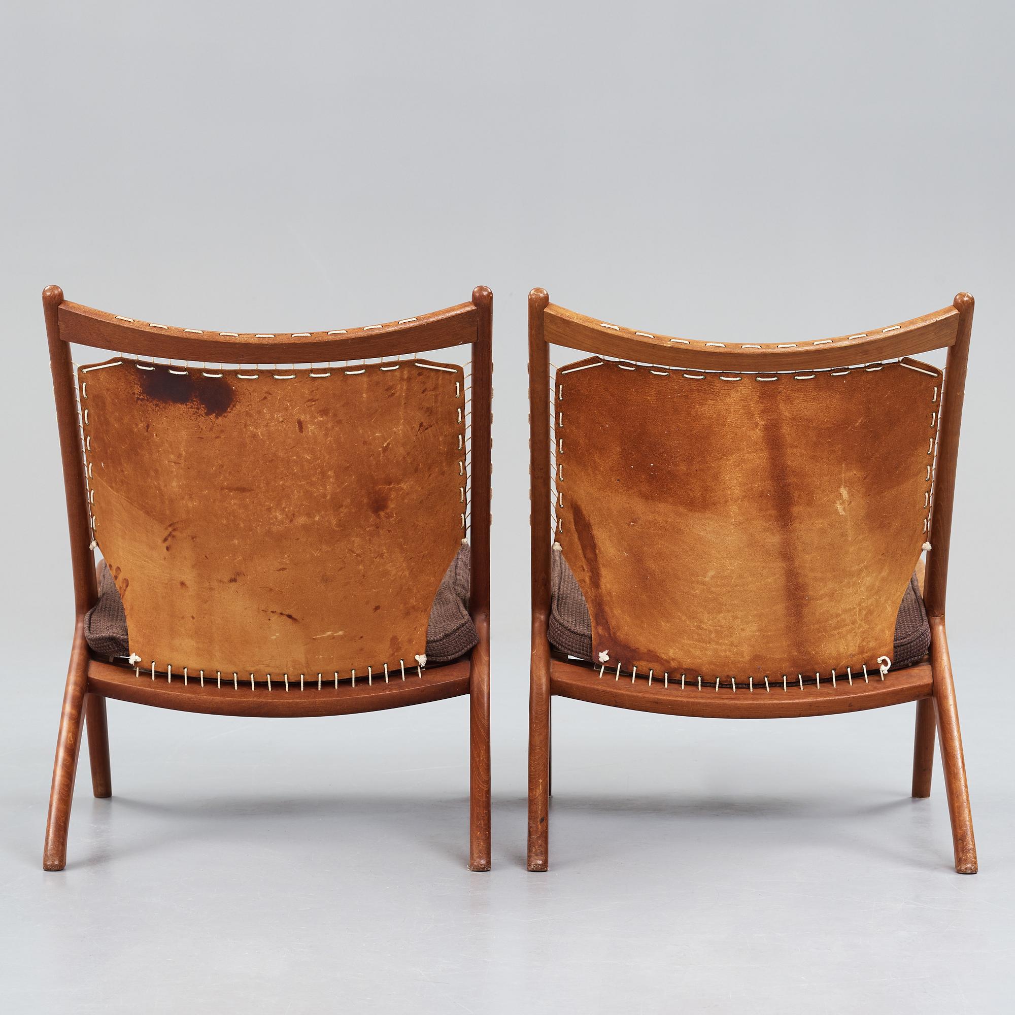 Fredrik Kayser, Rastad & Relling Tegnekontor, fåtöljer, ett par, "Krysset/The Cross Chair", producerade av Gustav Bahus, Norge 1950-tal.