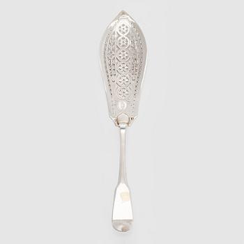 A sterling silver fish slice, Thomas Dicks, London England 1817.