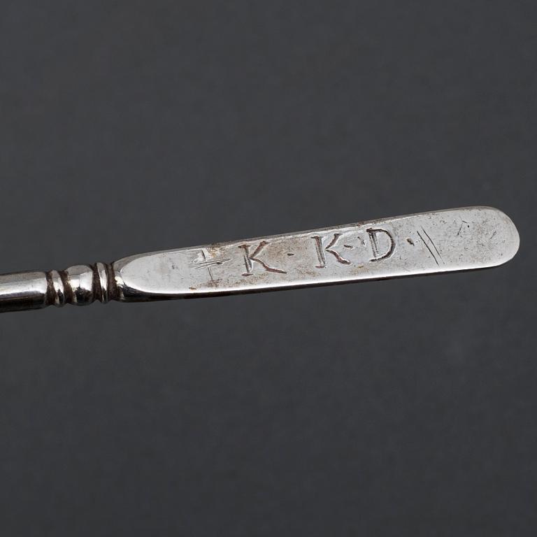 A Norwegian 17th century silver spoon, unmarked.