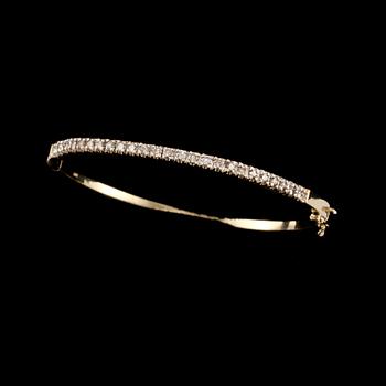 ARMRING, 14k guld med briljantslipade diamanter, ca 1.50 ct. Vikt 11 g.