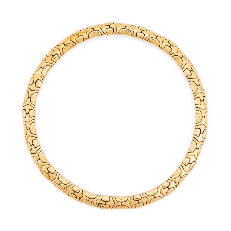 An 18K gold Bulgari necklace.